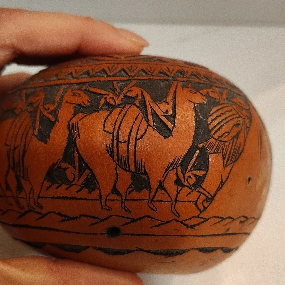 Carved gourd round box with star lid Leoncio Veli in Peru camel mountain